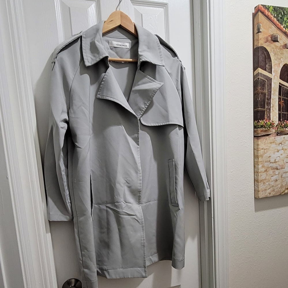 Woman's Coat Size: M